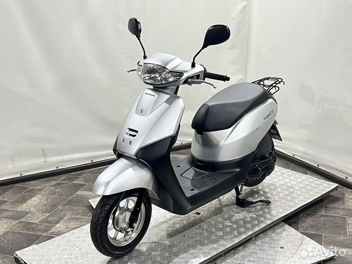 Скутер Honda Tact