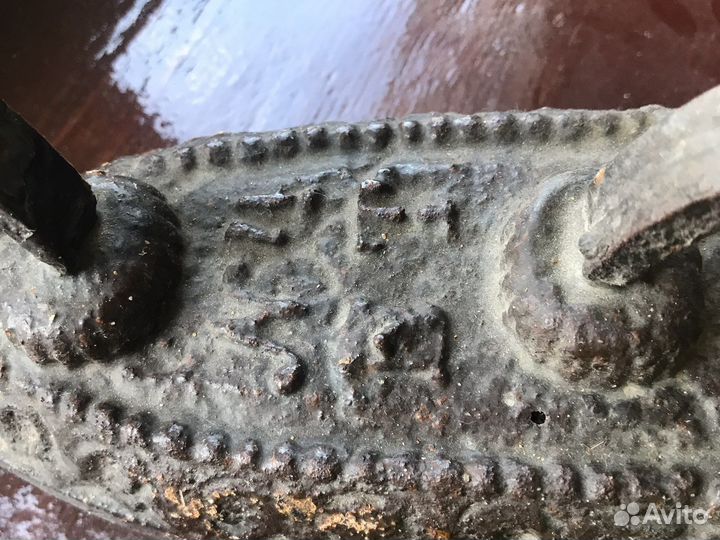 Старинный угольный утюг