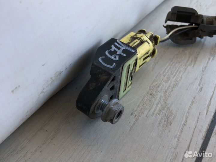 Lexus LX570 Датчик удара передний