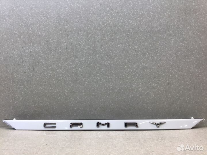 Накладка крышки багажника Toyota Camry V70 2017