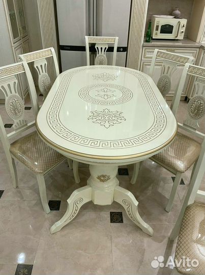 В наличии стол