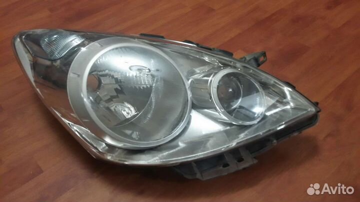 Фара правая на Nissan Note, на Ниссан Ноут