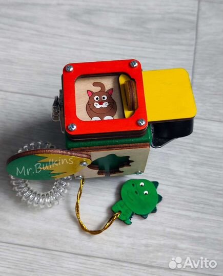 Развивающая игрушка. Бизикубик из дерева. Бизиборд