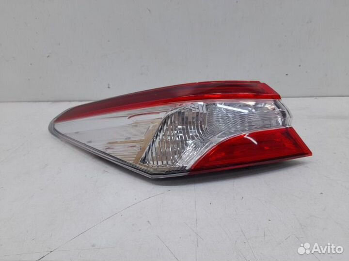 Фонарь левый Toyota Camry XV70 2017-2023