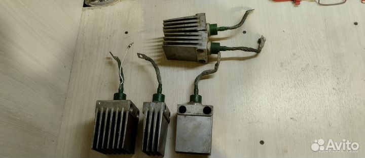 Силовые диоды, тиристор с радиаторами