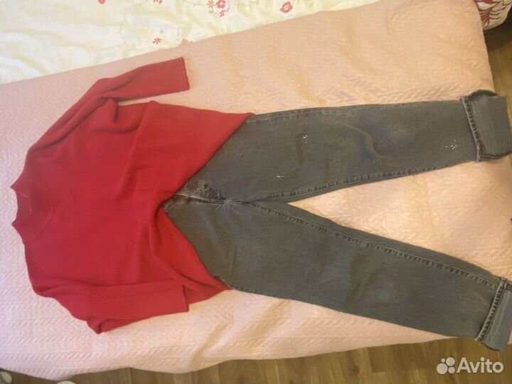 Свитер и джинсы