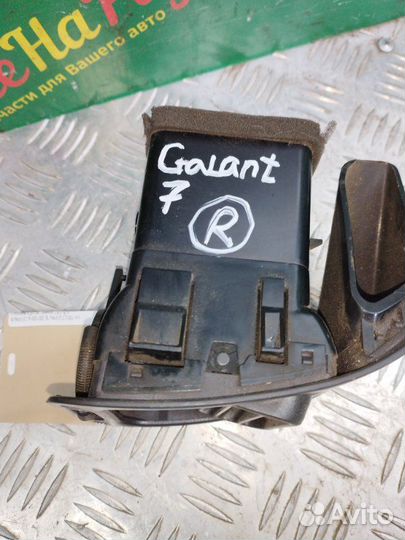 Дефлектор воздуховода правый Mitsubishi Galant 7