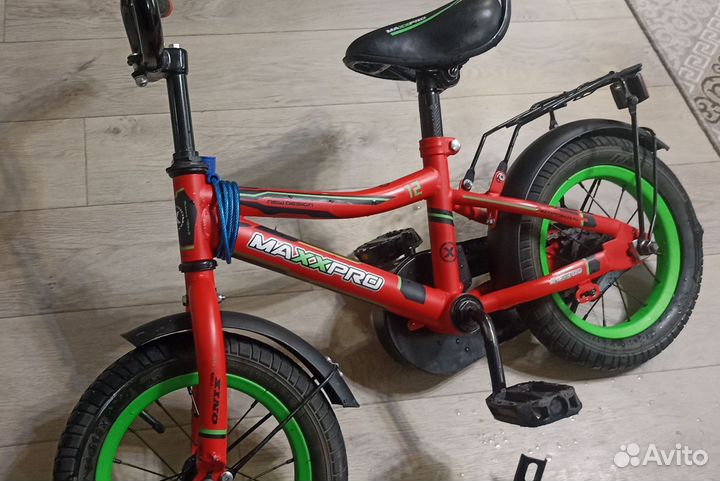 Велосипед детский 12 с боковыми колёсами
