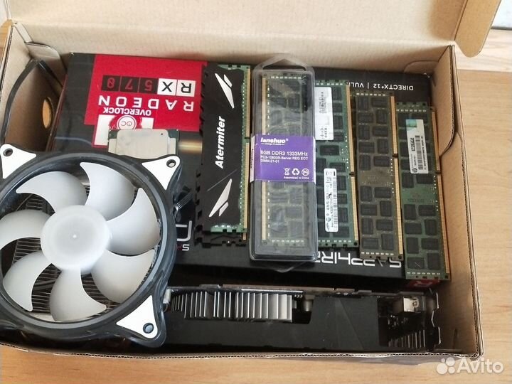 Коробка с комплектующими для пк