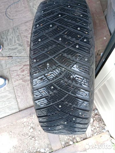 Goodyear UltraGrip Ice Arctic SUV 225/65 R17 102M