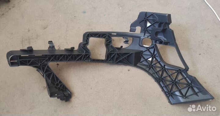 Крепёж переднего бампера Mercedes W204 новый