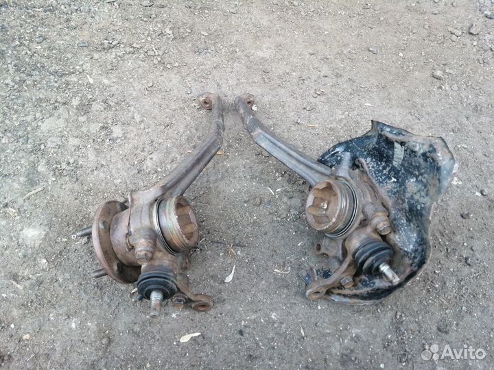 Кулак поворотный передний Toyota Mark 2 105