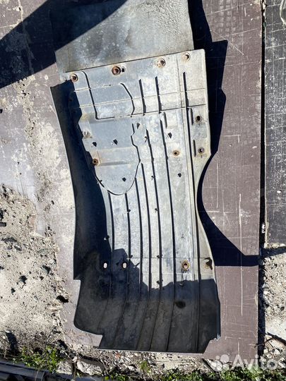 Крыло переднее левое задняя часть iveco