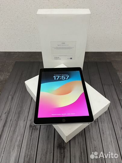Apple iPad (6-го поколения) 32Gb WiFi