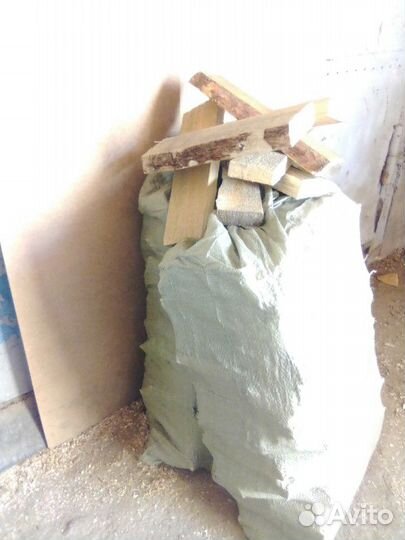 Дрова уголь в мешках