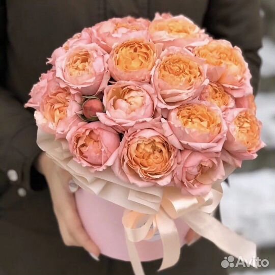 Пионовидные розы в коробке