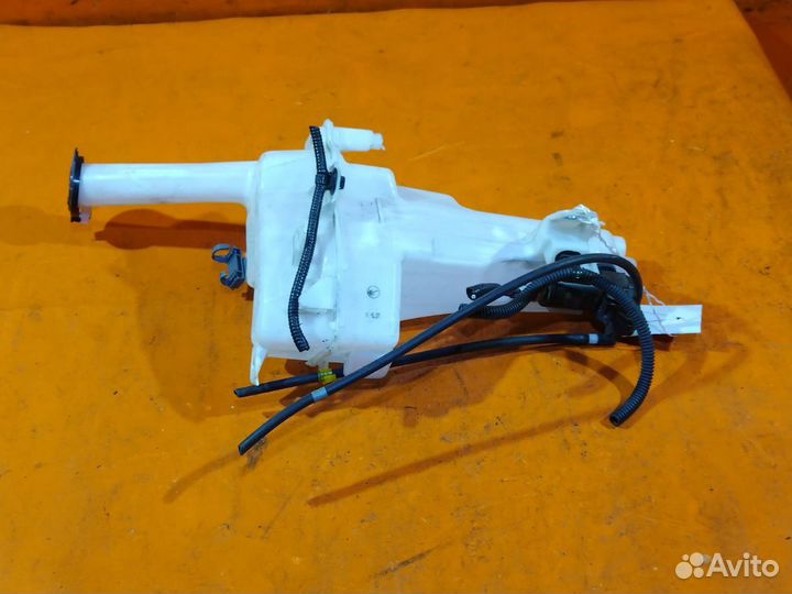 Бачок омывателя Toyota Yaris KSP210