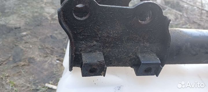 Стойка передняя Hyundai elantra