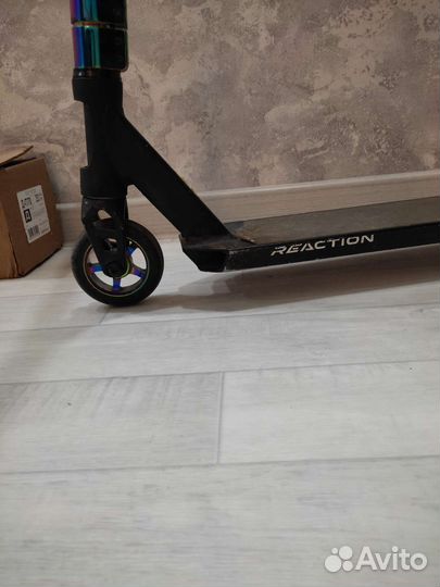Трюковой самокат reaction