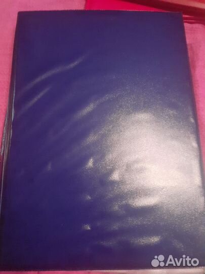 Коллекционный альбом с монетами