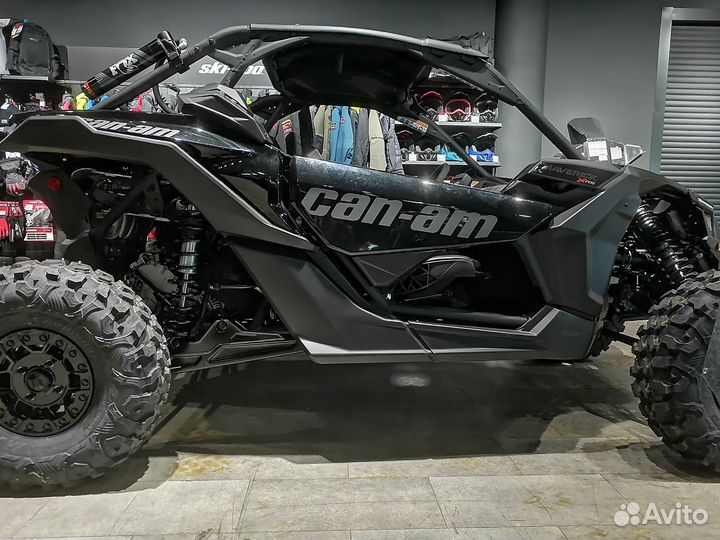 BRP Can Am Maverick X-RS Turbo RR Черный