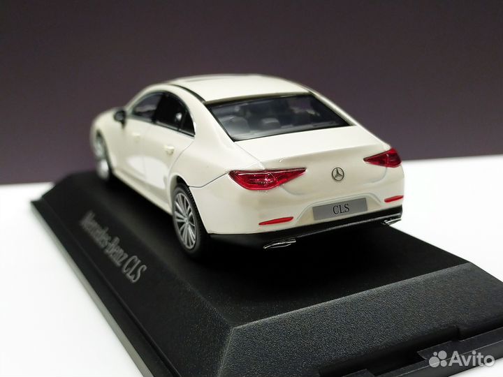 1:43 Mercedes CLS
