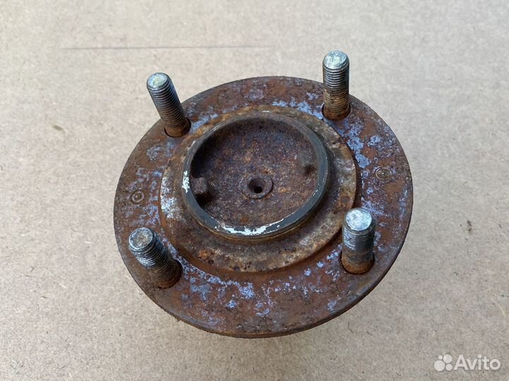 Задняя оригинальная ступица Mitsubishi Galant 8