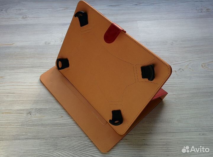 Универсальные чехлы на планшеты