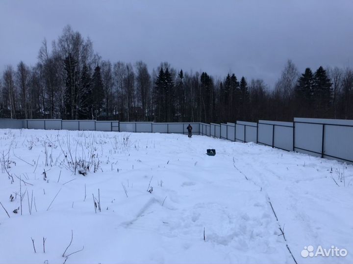 Забор, на сваях