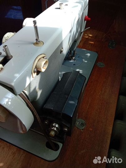 Швейная машина Подольск 142