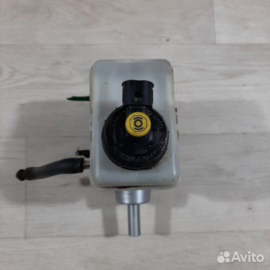 Главный тормозной цилиндр Renault Logan 1 седан