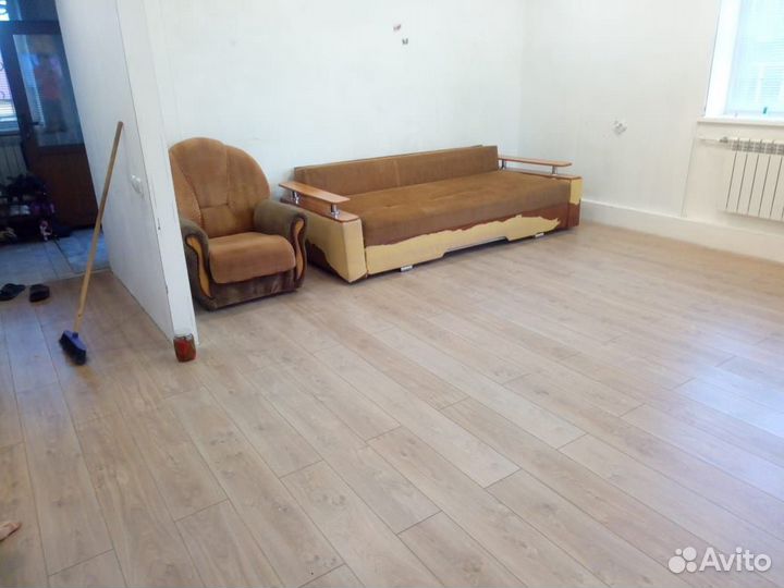 Укладка линолеума и ламината