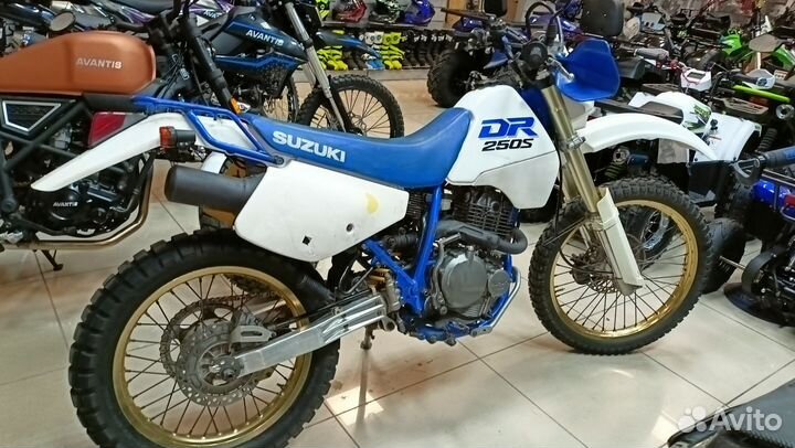 Мотоцикл Suzuki DR250S