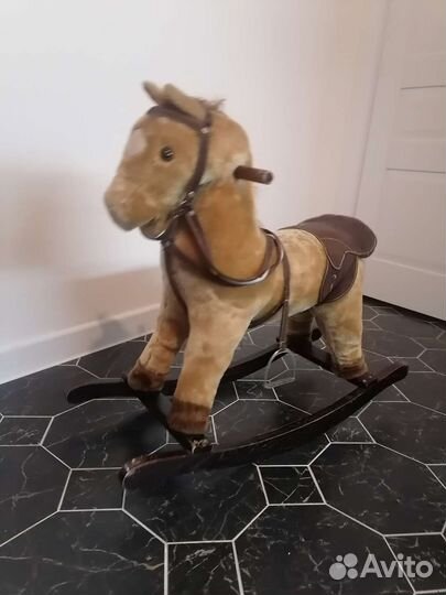 Детская качалка лошадь