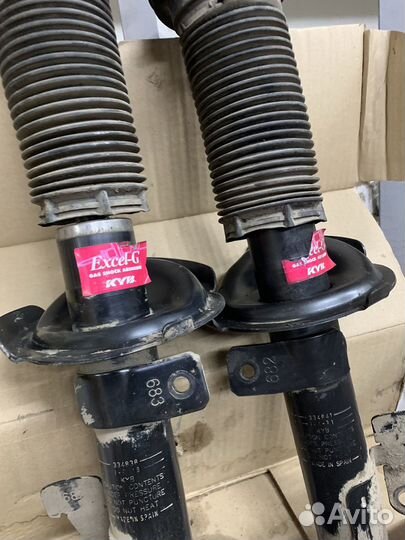 Продам Передние амортизаторы в сборе форд фокус 2