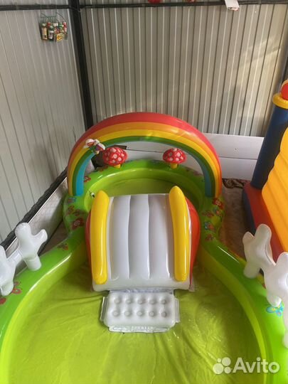 Детский надувной бассейн с горкой