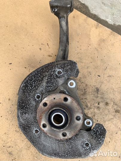 Кулак передний левый Audi A4 B8 2.0 CDN 2007-2011