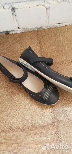 Продам обувь детскую