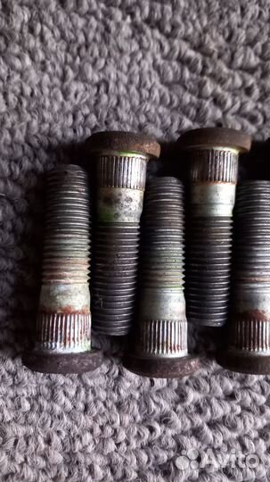 Escape Tribute Maverick ступичные шпильки колес