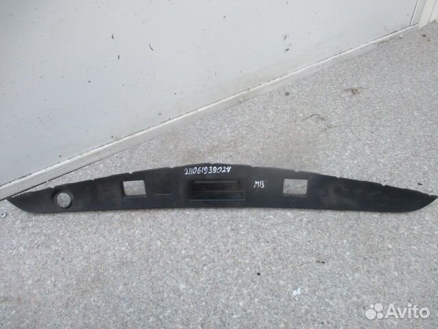 Накладка крышки багажника Mercedes-Benz A207750039