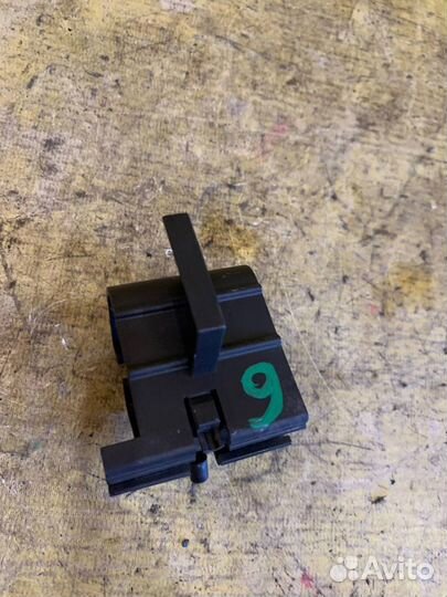 Канал для кабеля Volkswagen Golf 6