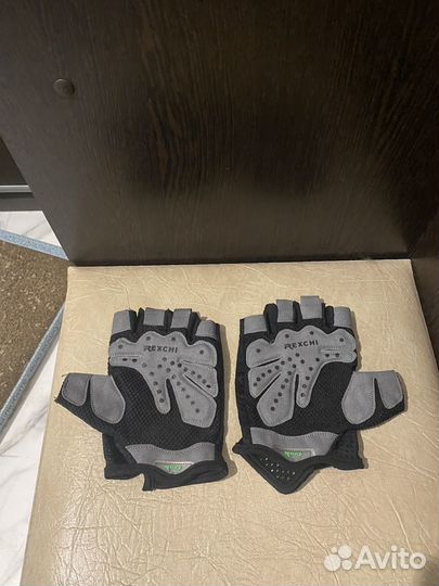 Пояс и перчатки для тренажерного зала