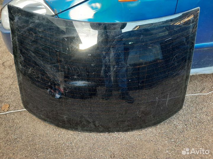 Заднее стекло audi a4 b5 1998 год