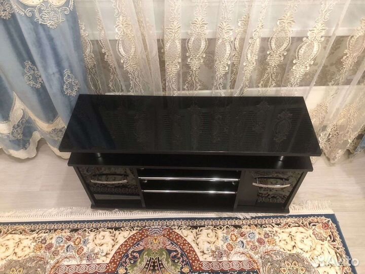 Стеклянная тумба