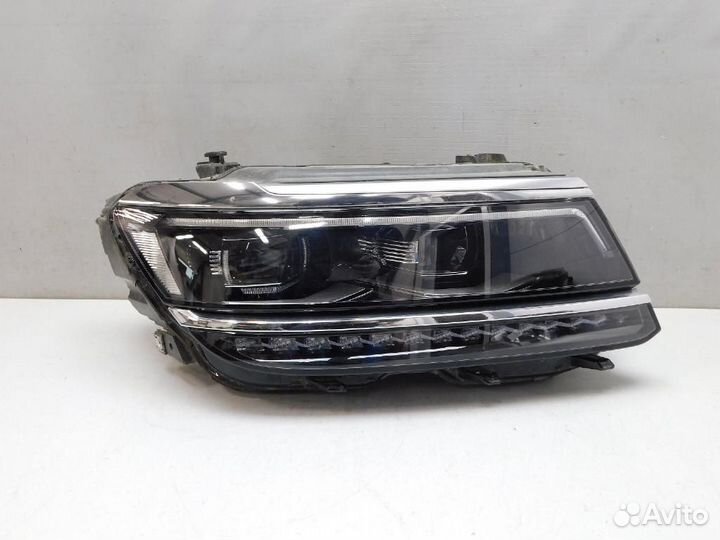 Фара правая Volkswagen Tiguan
