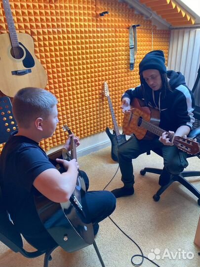 Обучение игре на гитаре в центре Тюмени