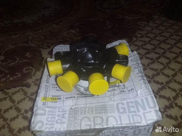 Топливная рампа8200584032 рено