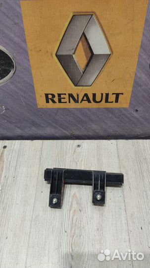 Направляющая стекла LADA xray Лев, Прав