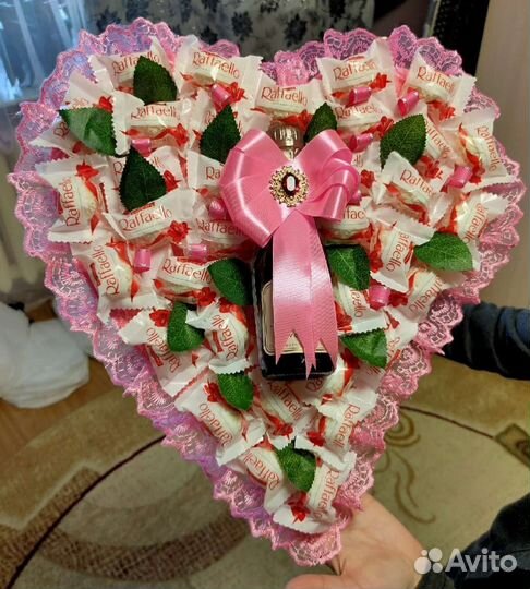 Сладкие букеты и шоколадные наборы