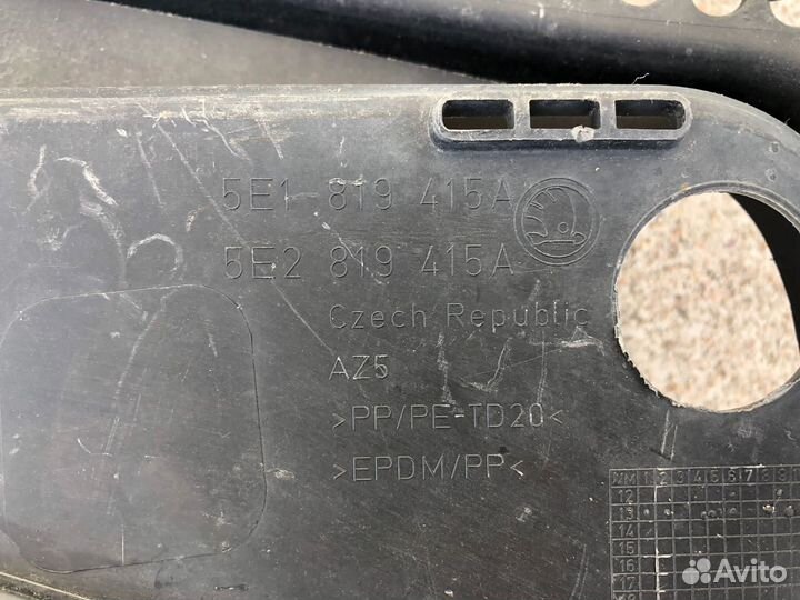 Жабо левая Skoda Octavia A7